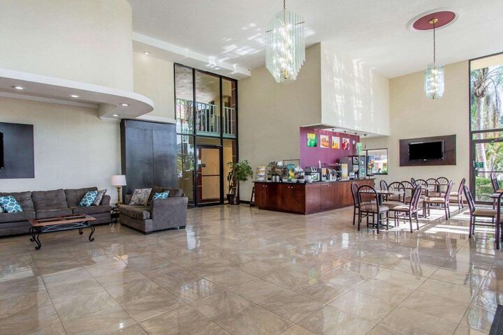 Hotel Interior 10 of 37