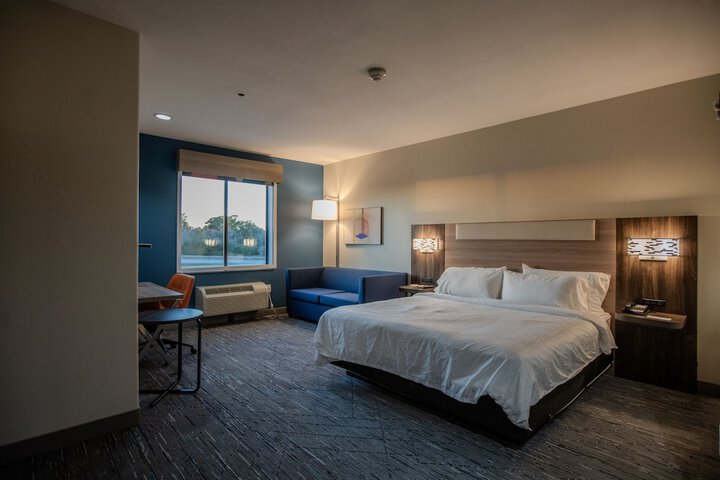 Room 47 of 87