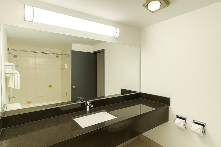 Oyster Bay Inn & Suites