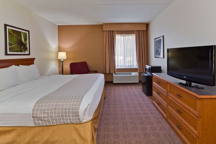 Room 11 of 28