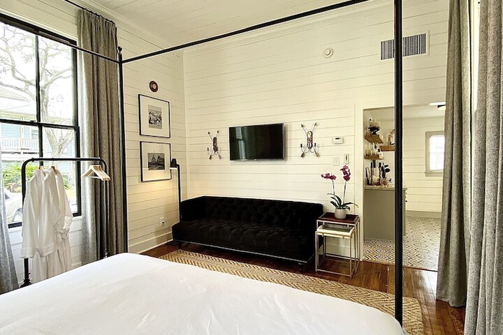 Coppersmith Inn B & B