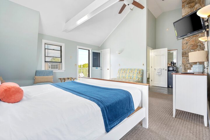 The Lighthouse Inn & Suites