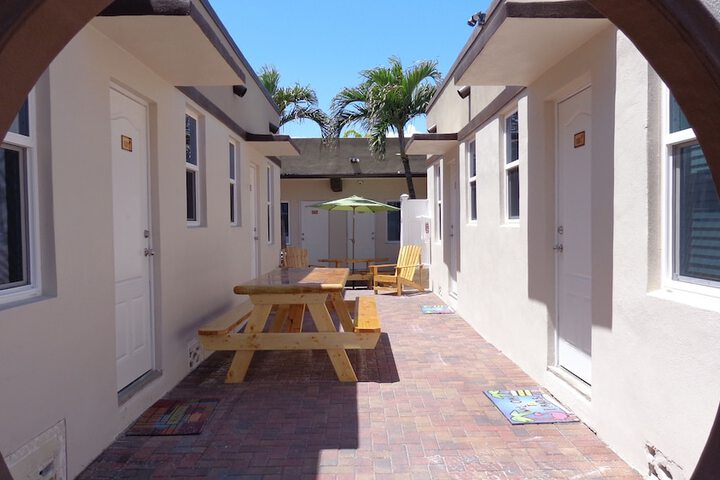 Hotel Exterior 55 of 61