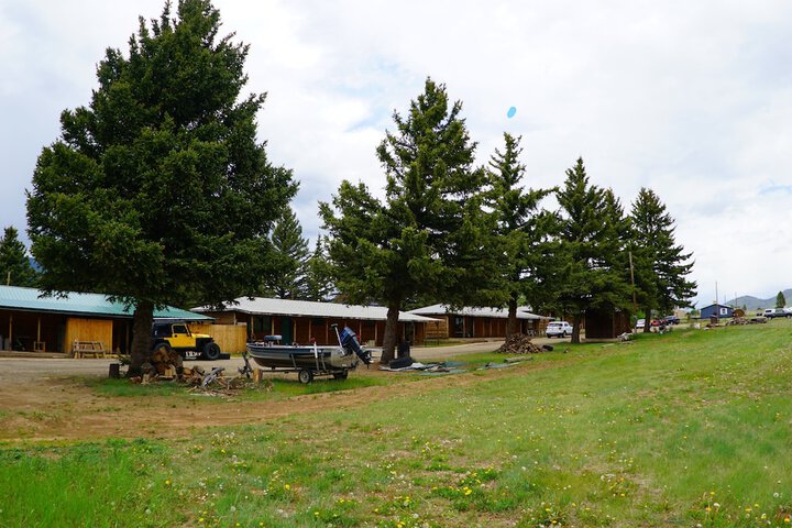 Eagle Nest Fly Shack and Lodge