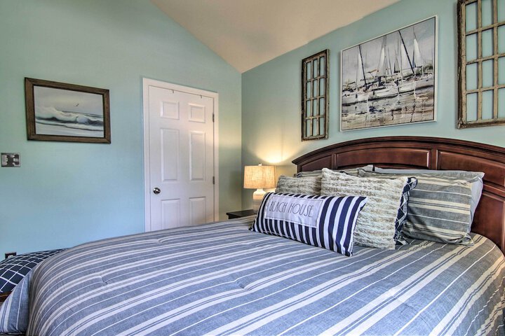 5 Mi to Bethany Beach: Chic Home w / Grill!