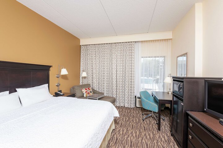 Hampton Inn & Suites Cleveland-Airport / Middleburg Heights