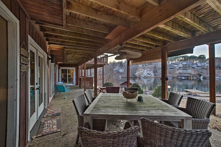 Lakefront Retreat w / Dock & Beach: 2 Miles to Golf