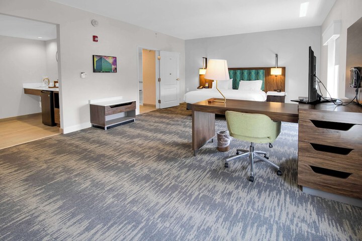 Room 72 of 121
