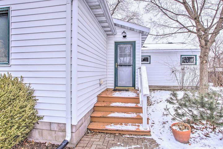 Green Lake Vacation Home w / Screened Porch!