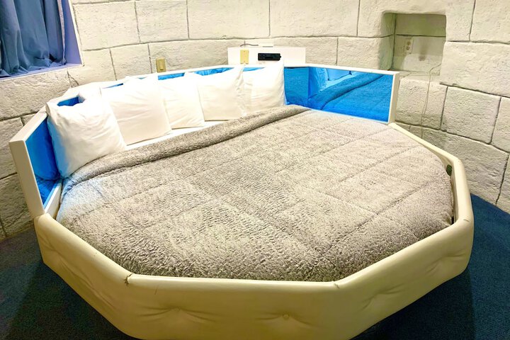 Room 93 of 334