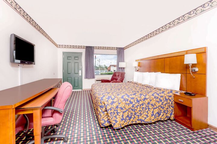 Room 8 of 25