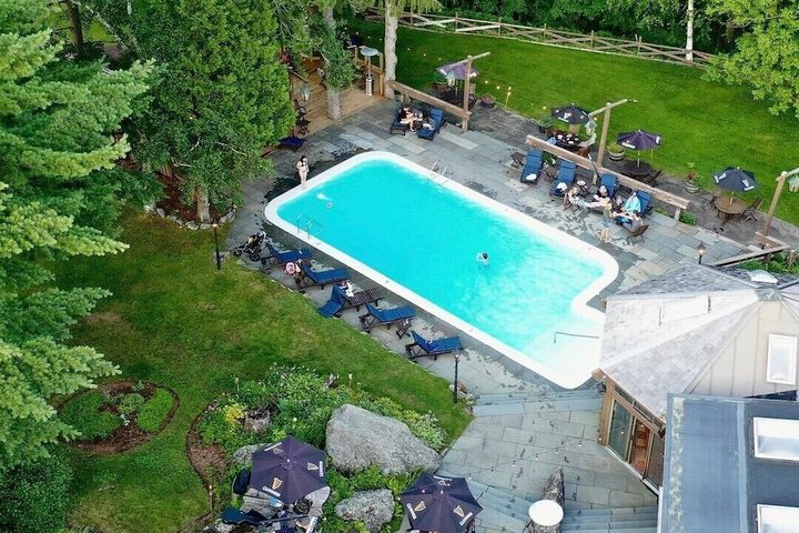 Summit Lodge