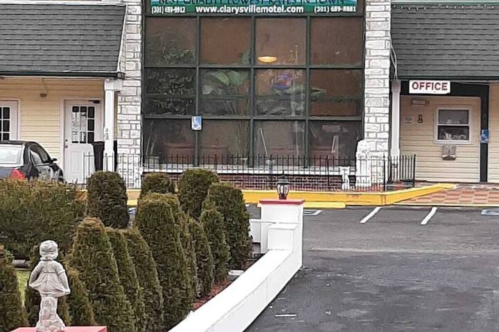 Clarysville Motel