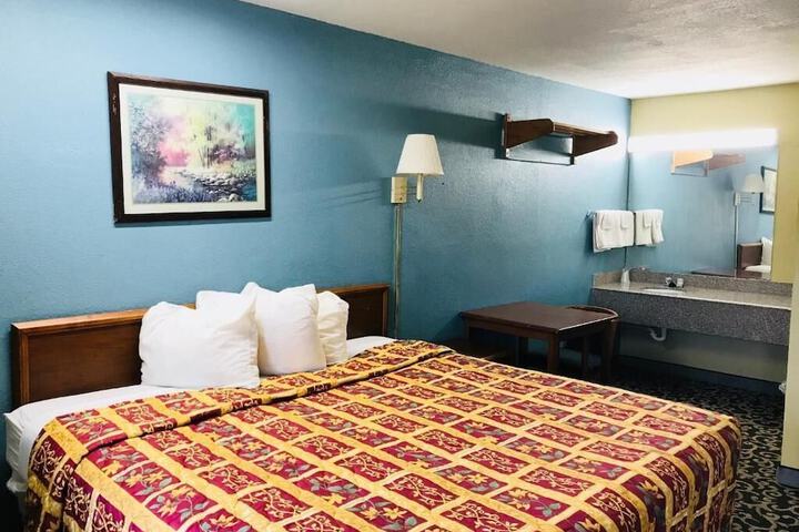 Room 13 of 17