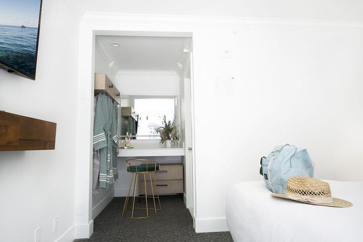Room 9 of 37