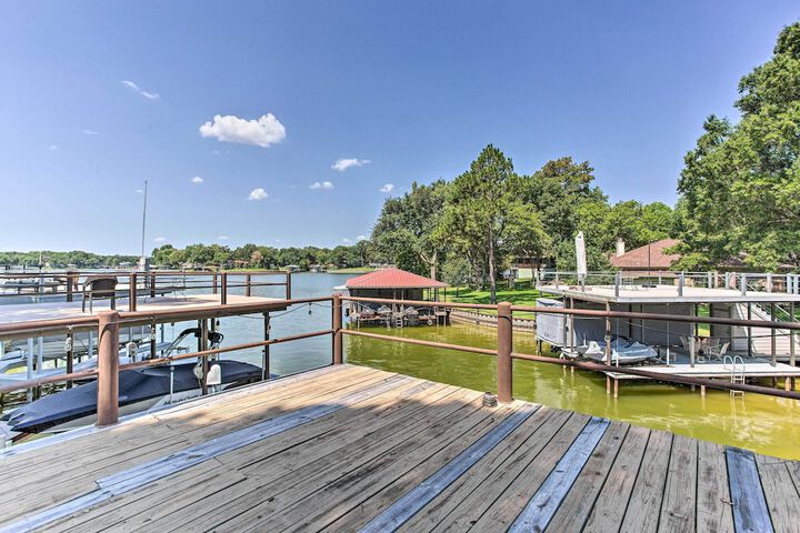 Tool Waterfront Home w / Hot Tub & Fire Pit!