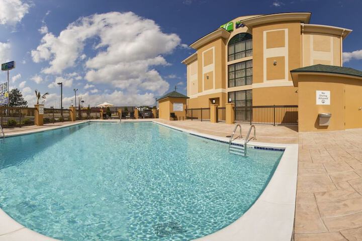 Pool 8 of 53