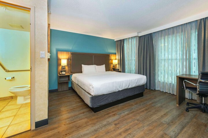 Room 21 of 39