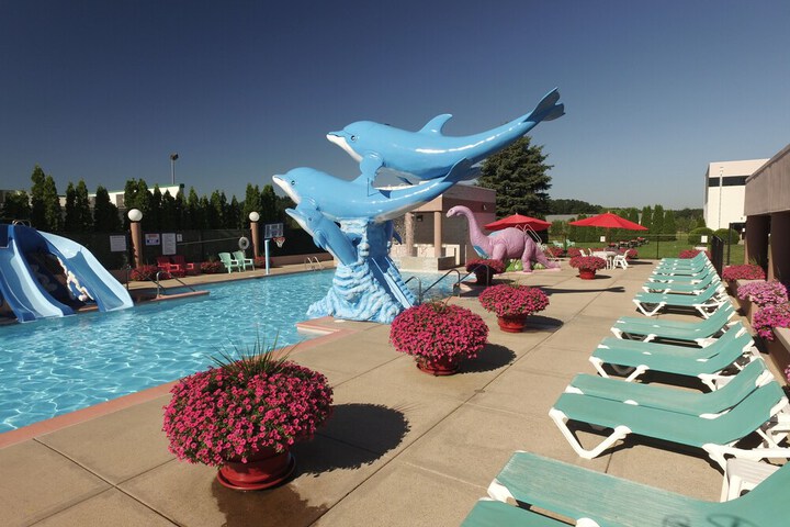 Grand Marquis Waterpark Hotel & Suites
