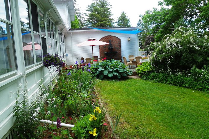 Homeport Inn and Tavern