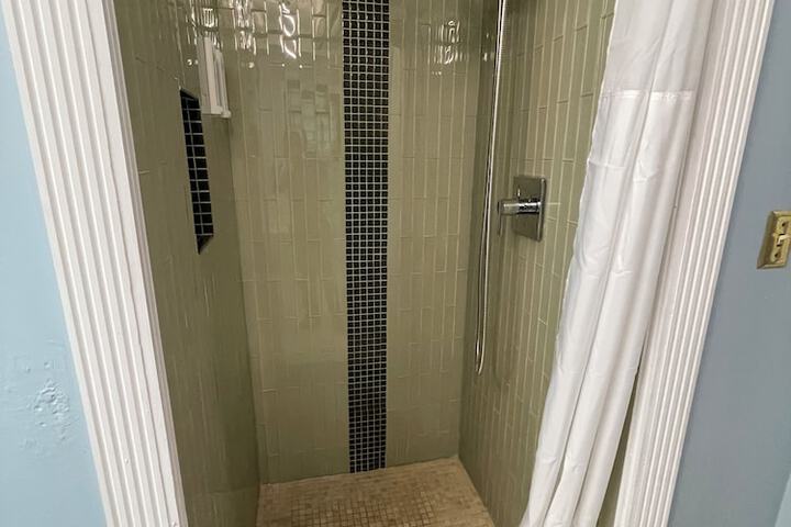 Room 34 of 100