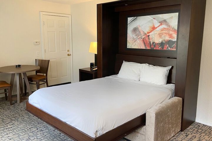 Room 6 of 18