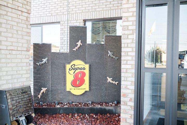 Super 8 by Wyndham Uniontown PA
