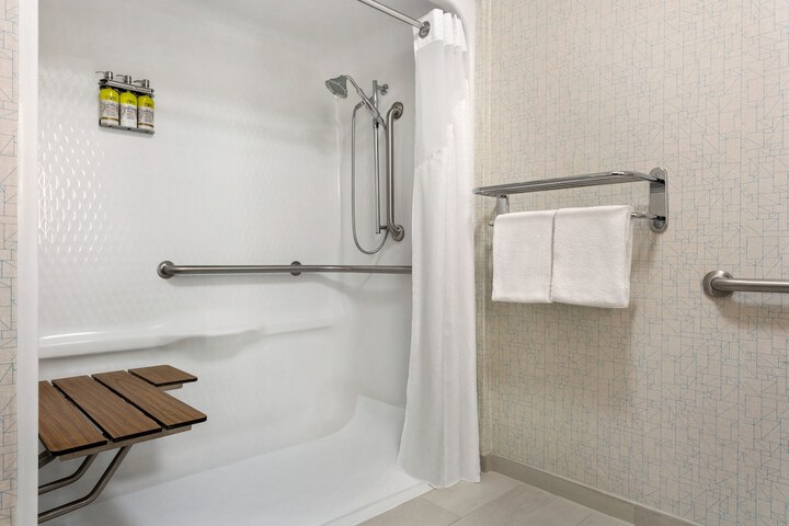 Holiday Inn Express & Suites Philadelphia - Mt. Laurel by IHG