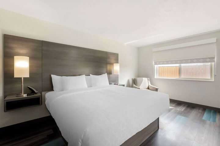 Room 13 of 28