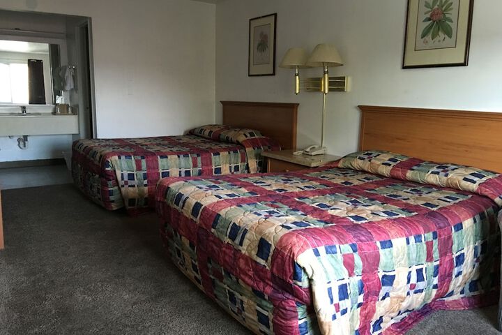 Room 7 of 9