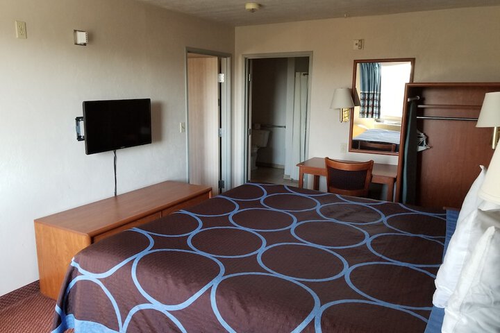 Super 8 by Wyndham Bellingham Airport / Ferndale