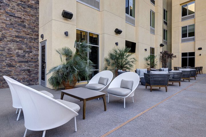 Terrace/Patio 70 of 72