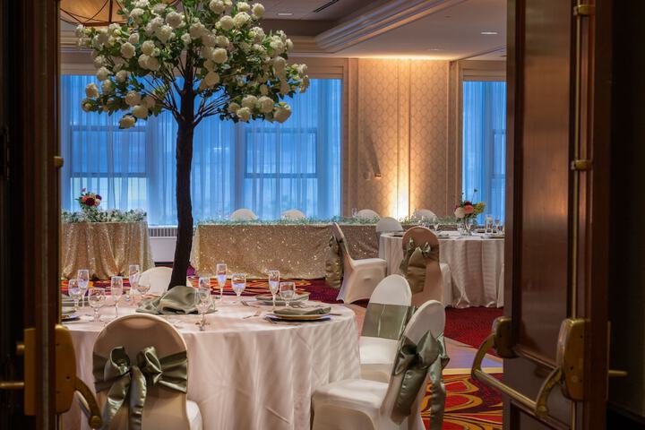 Ballroom/Hall 73 of 86