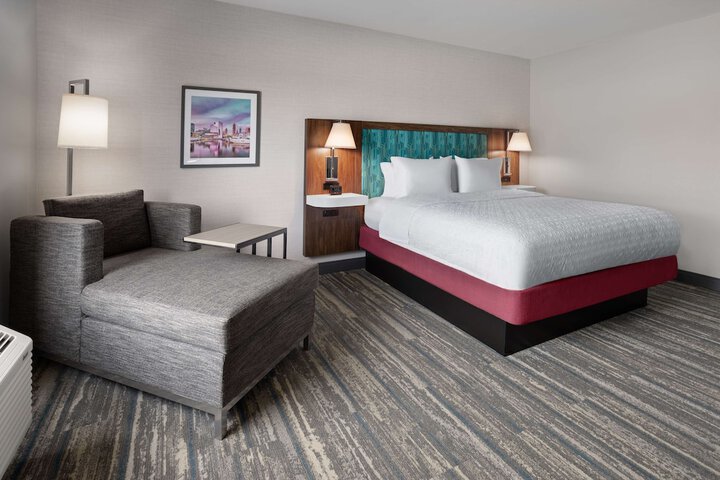 Room 10 of 30