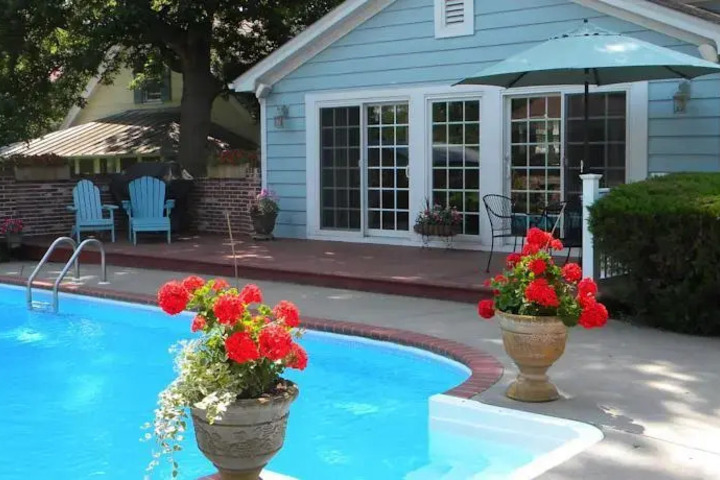 SOMEWHERE INN TIME BED & BREAKFAST