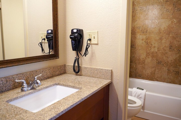Room 21 of 74