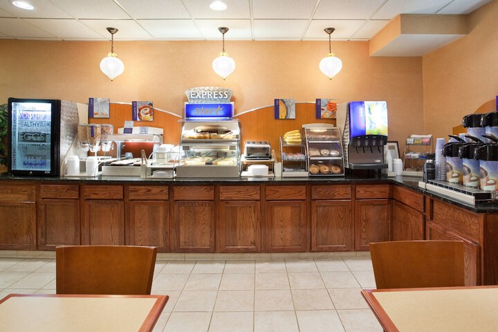 Breakfast/Coffee Service 23 of 25