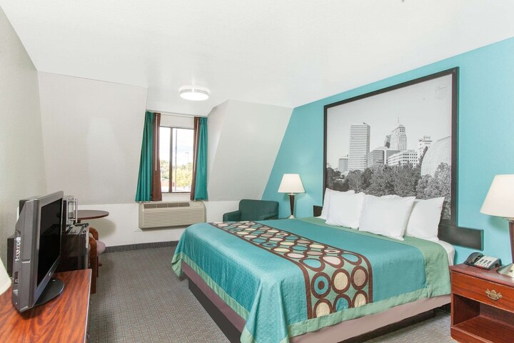 Room 5 of 15