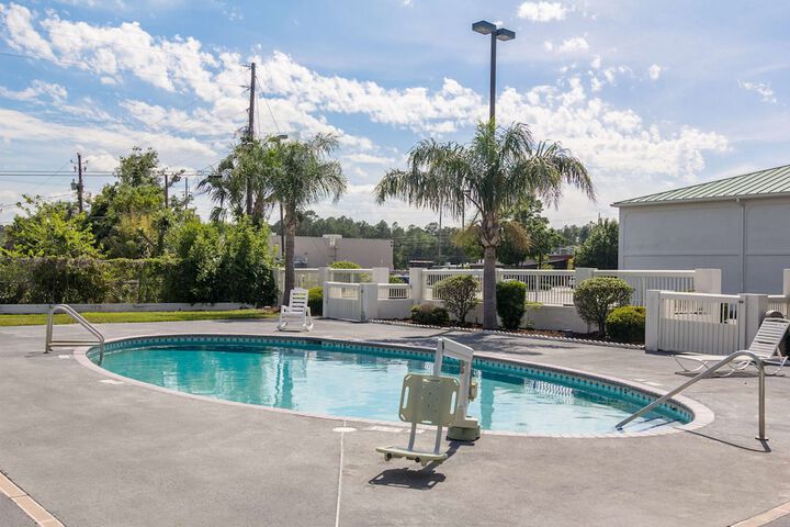 Motel 6 Waycross GA