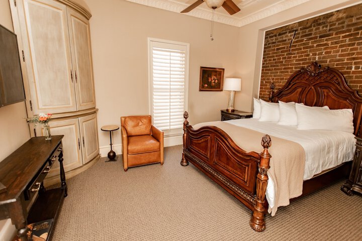 Room 8 of 22