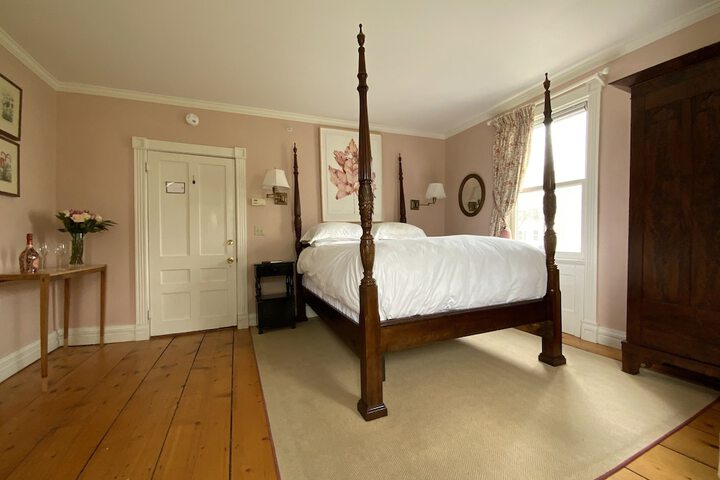Room 9 of 24