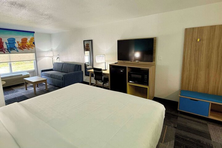 Days Inn by Wyndham Eglin AFB