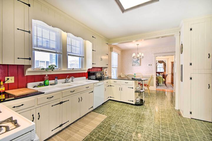 Edenton Vacation Rental w / Patio: Walk Downtown