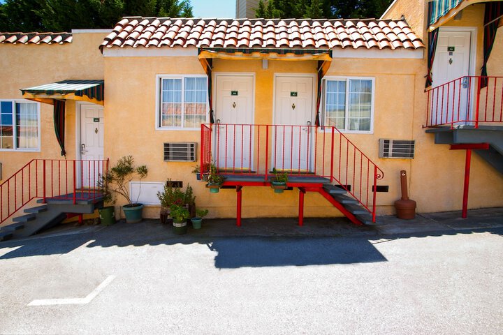 Alpine Inn & Suites