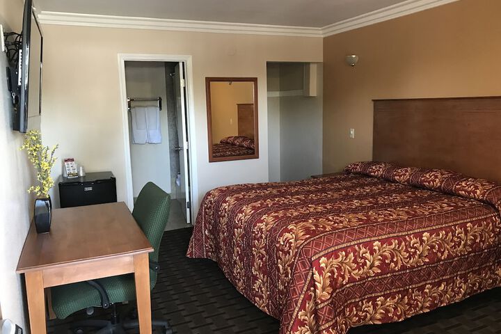 Room 25 of 42
