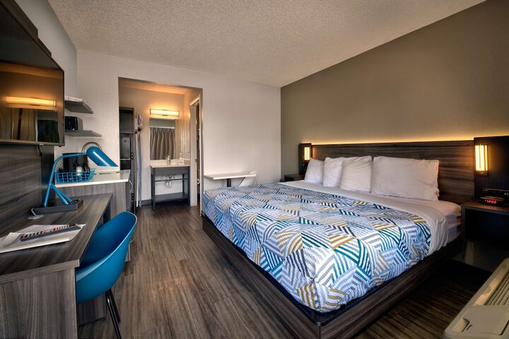 Room 17 of 26
