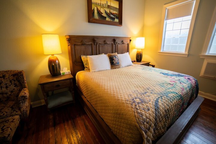Oaak Tree Hotel