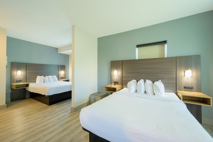 Room 60 of 76