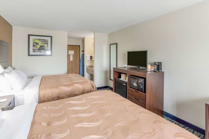Room 32 of 38