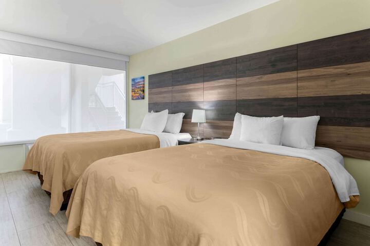 Room 11 of 32